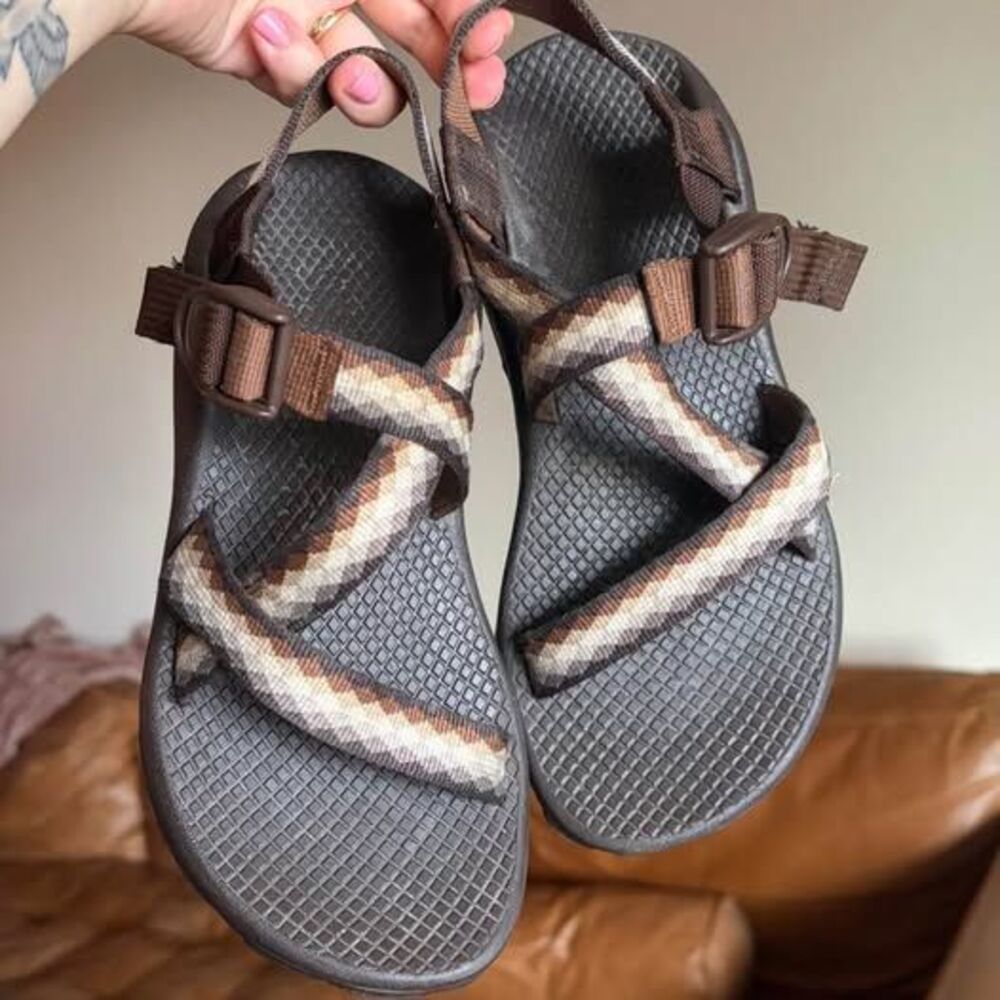 chaco brown zigzag sandals